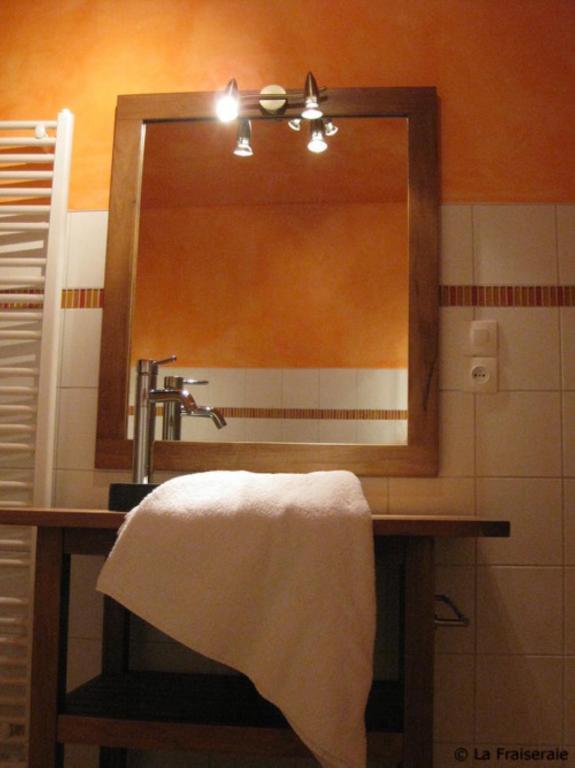 Chambres D'Hotes La Fraiseraie Tellancourt Room photo